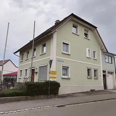 Zentrale Ferienwohnung Mit Terrasse In Der Naehe Vom Bodensee Apartment *