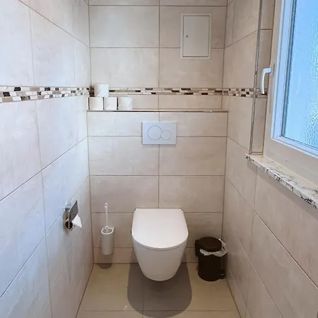 Zentrale Ferienwohnung Mit Terrasse In Der Naehe Vom Bodensee Apartment *