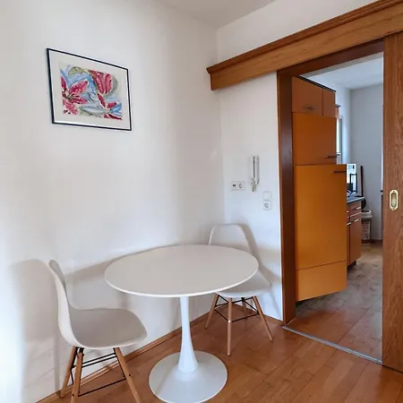 Zentrale Ferienwohnung Mit Terrasse In Der Naehe Vom Bodensee *